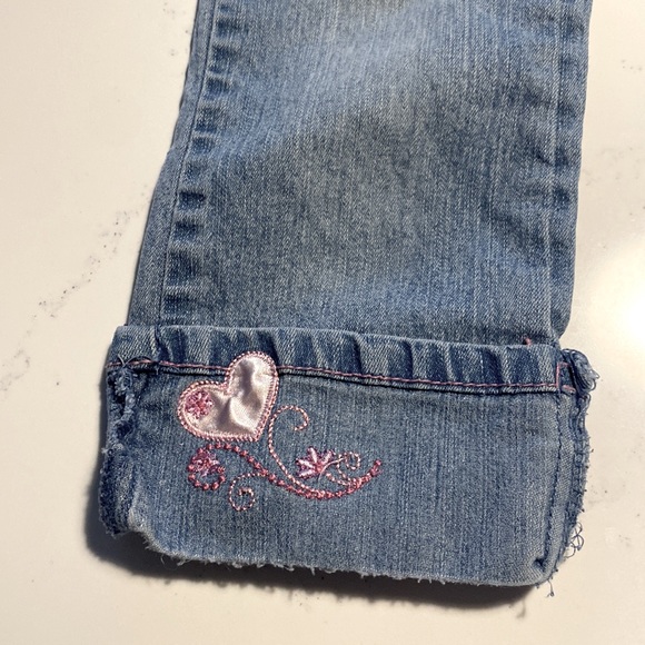 ❗2/$10❗Jeans with pink embroidery size 3T - Picture 3 of 5